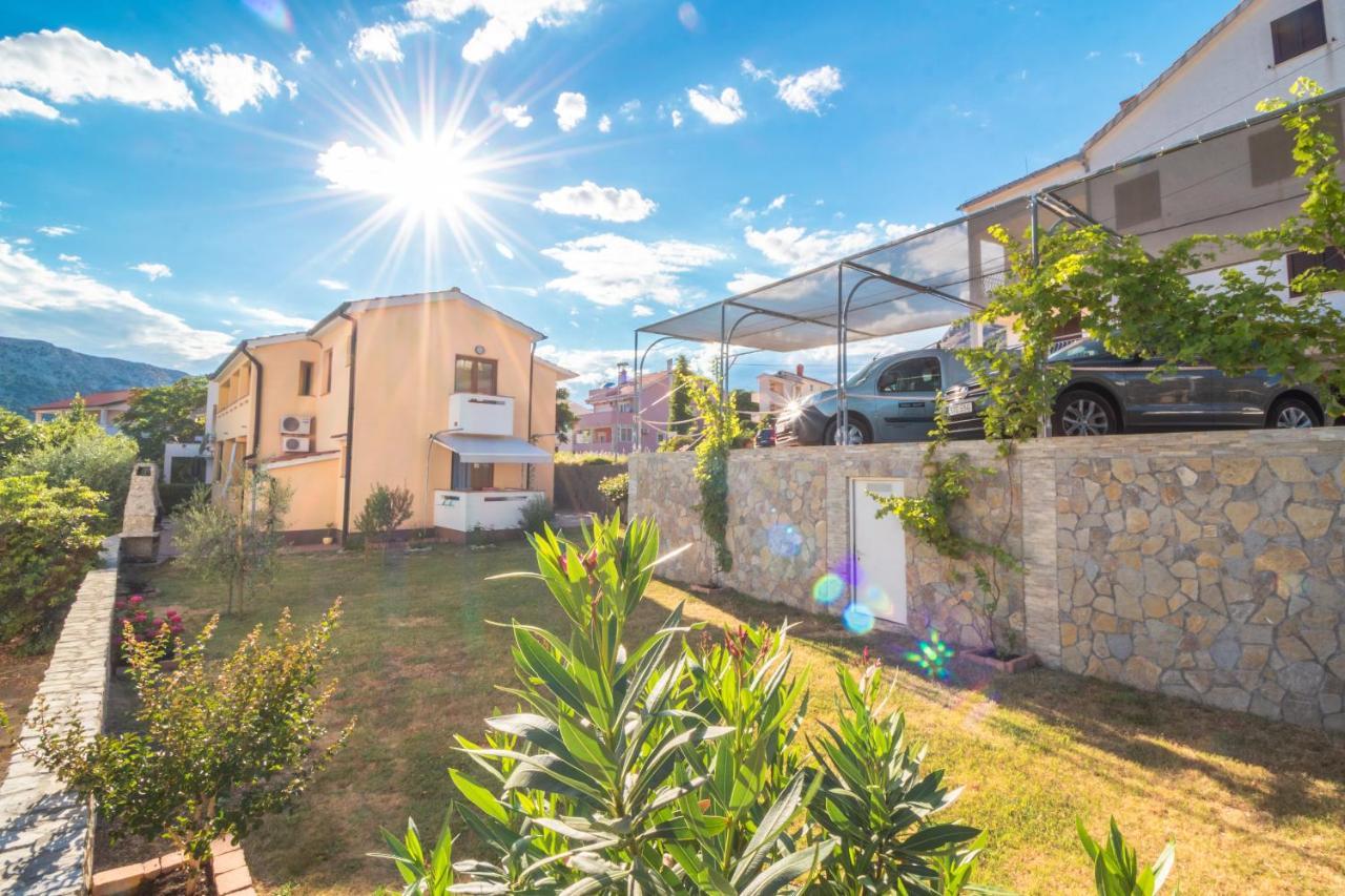 Apartments Dujmovic With Terrace Baska  Bagian luar foto