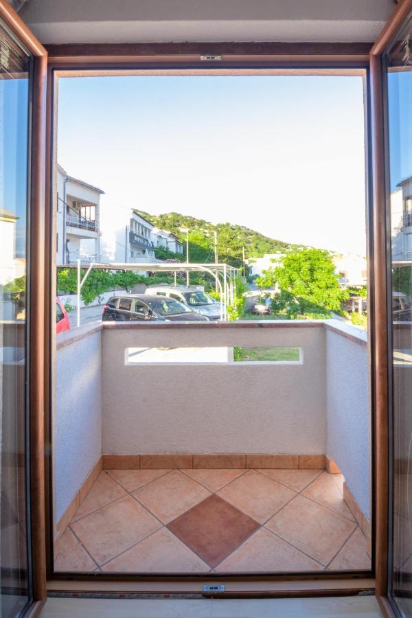 Apartments Dujmovic With Terrace Baska  Bagian luar foto