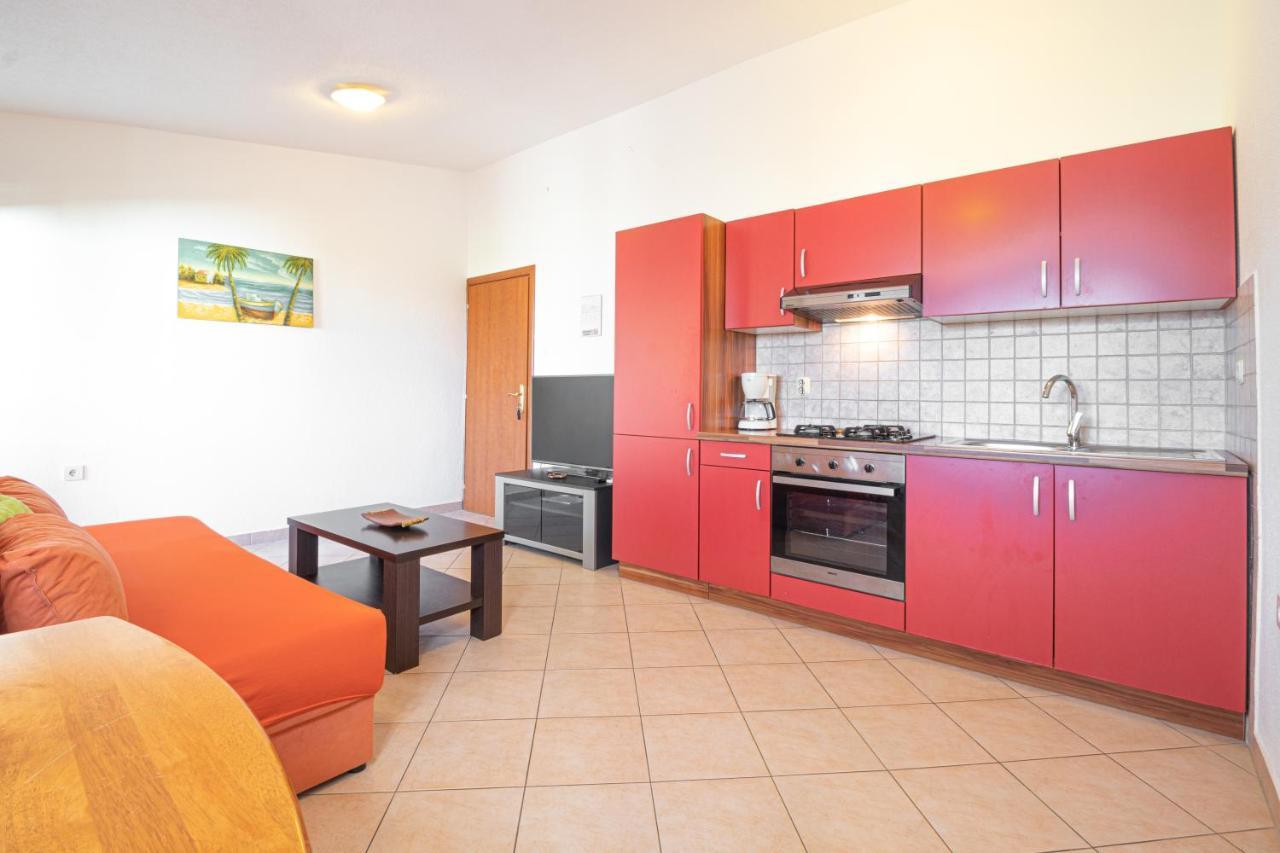 Apartments Dujmovic With Terrace Baska  Bagian luar foto