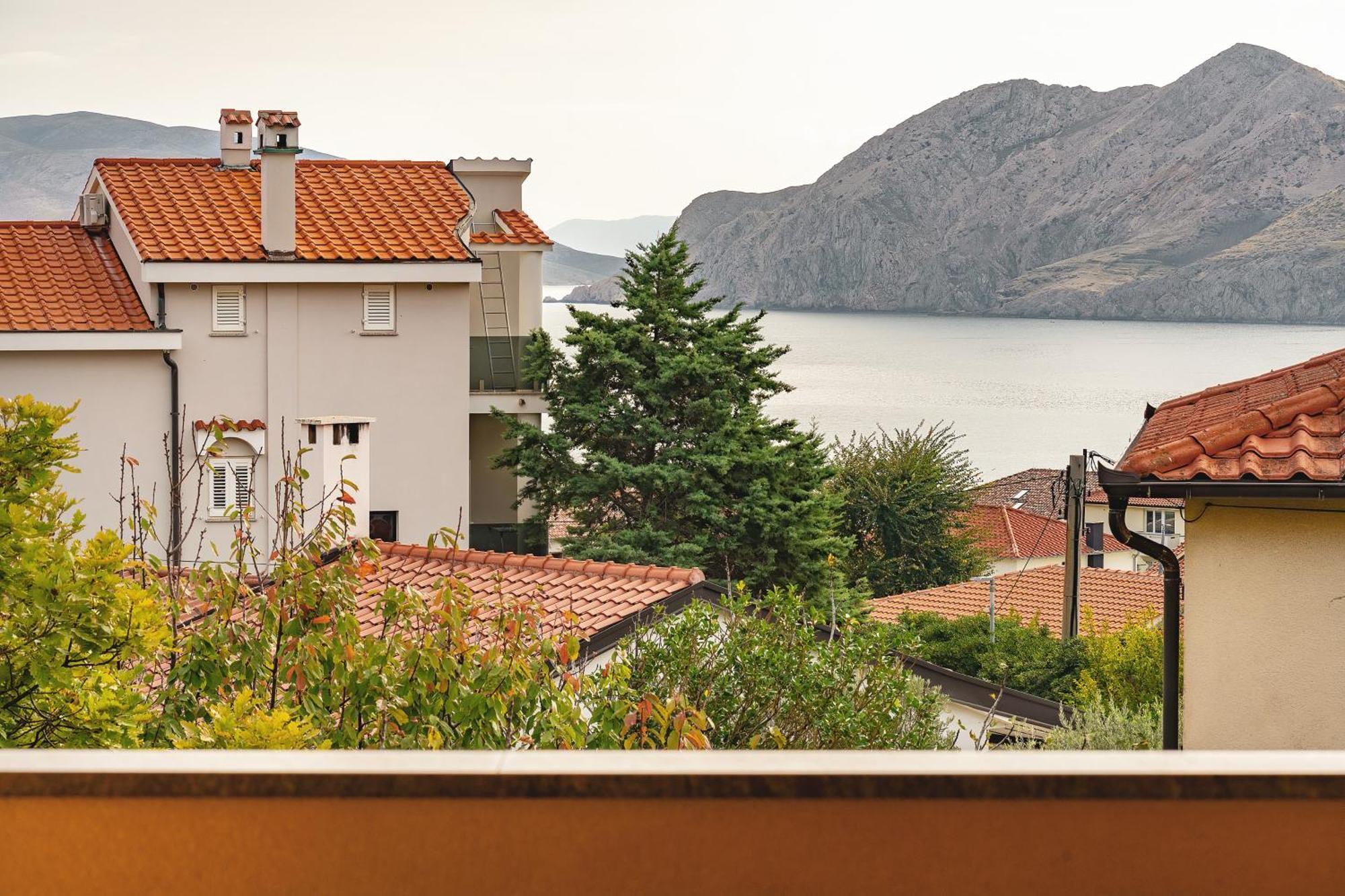 Apartments Dujmovic With Terrace Baska  Bagian luar foto
